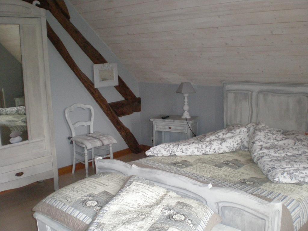Simard La Maison Du L.A.C. الغرفة الصورة